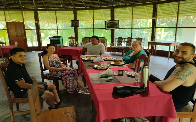 Comedor del lodge en la selva