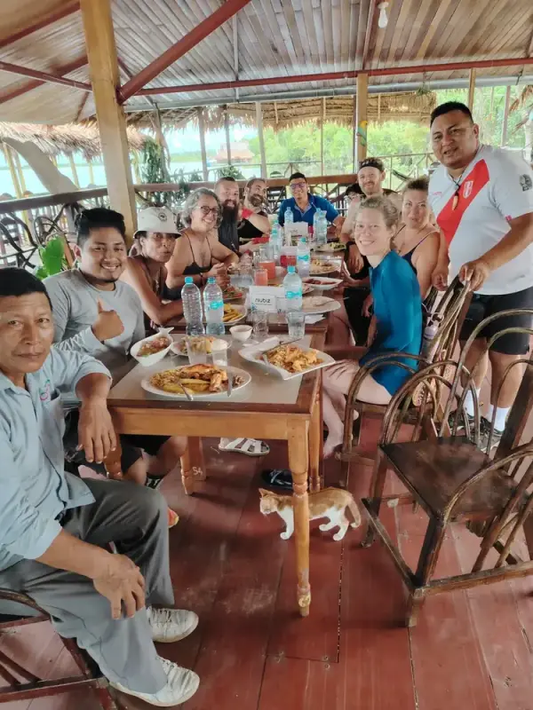 Almuerzo amazónico con el grupo