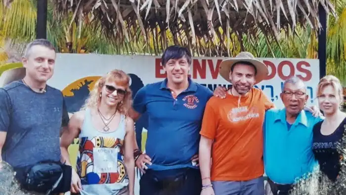 Con viajeros llegados de otros países.